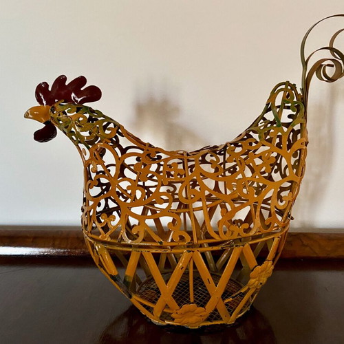 Easter decorative metal hen like new
