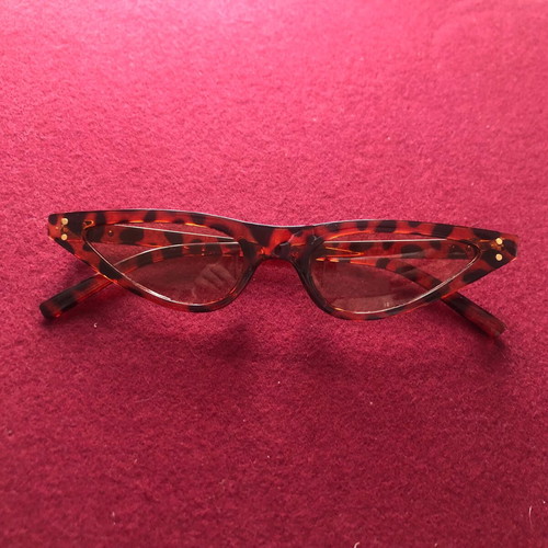 Cat eye sunglasses like new, tortoiseshell with brown lens
