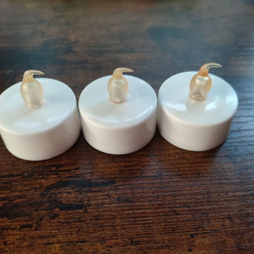 Battery-operated tealight candles, set of three, like new