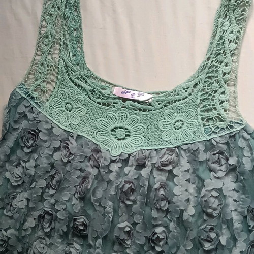 Long blouse with embossed flowers medium like new, green