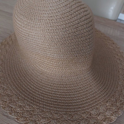 Women's Paper Straw Hat like new, one size, beige