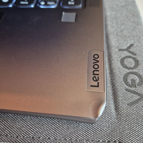 Лаптоп Lenovo Yoga 7 2-в-1 употребяван, AMD Ryzen 7, 16GB RAM, 1TB SSD