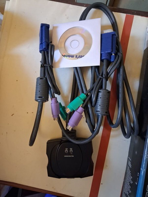 König PS2 Mini KVM Switch VGA 2-Port new with cables and box