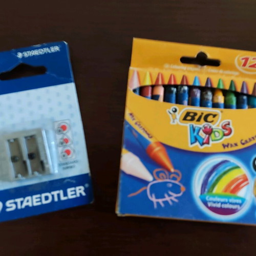 BIC 12-pack wax crayons set with Staedtler metal sharpener new