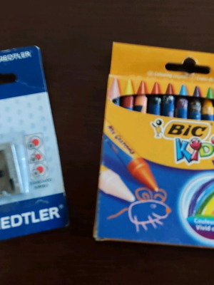 BIC 12-pack wax crayons set with Staedtler metal sharpener new