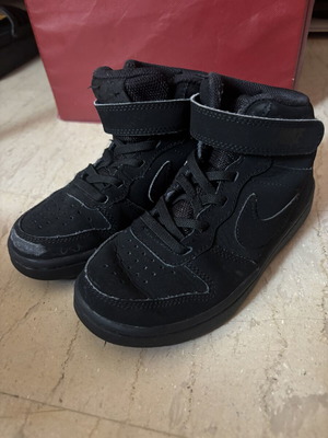 Nike παιδικά μποτάκια μεταχειρισμένα νούμερο 29, ζεστά για χειμώνα
