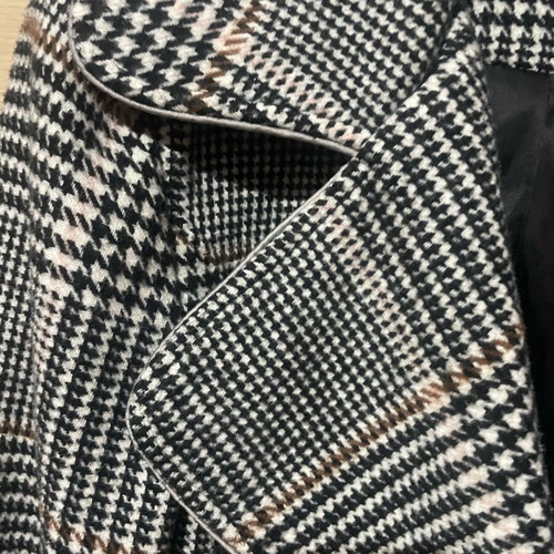 Checked coat medium like new, black and white