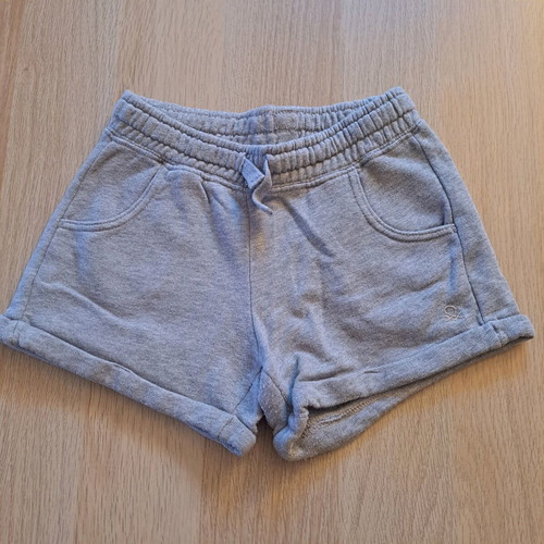 Benneton shorts 7-8 years 130cm like new, grey