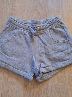 Benneton shorts 7-8 years 130cm like new, grey