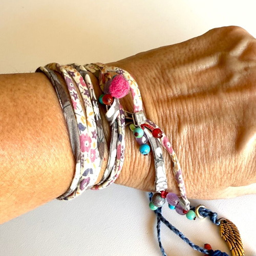 Fabric bracelets like new, colorful with nice finishing