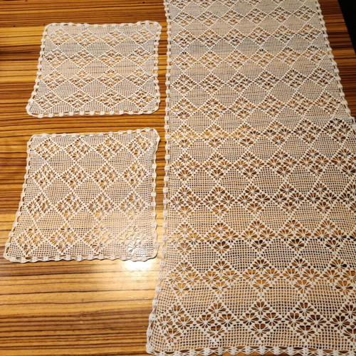 Set of 3 embroidered table runners like new