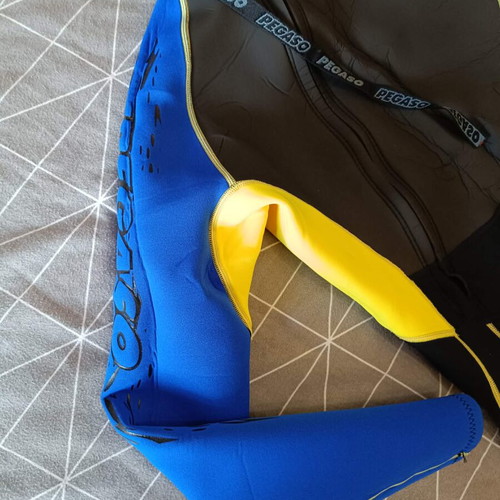 Wetsuit full body size medium like new for water sports