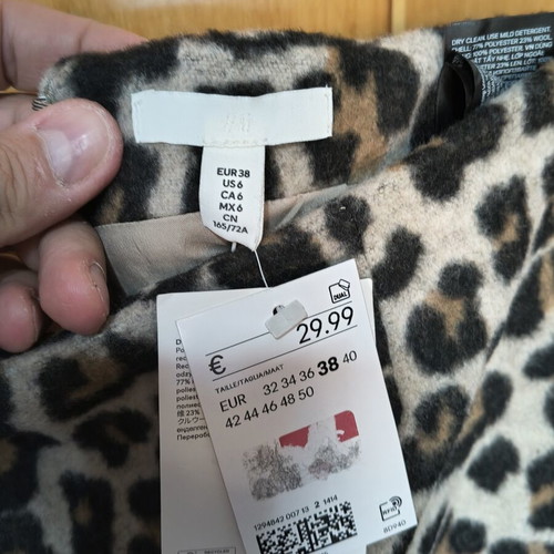 Zara skirt brand new, size medium
