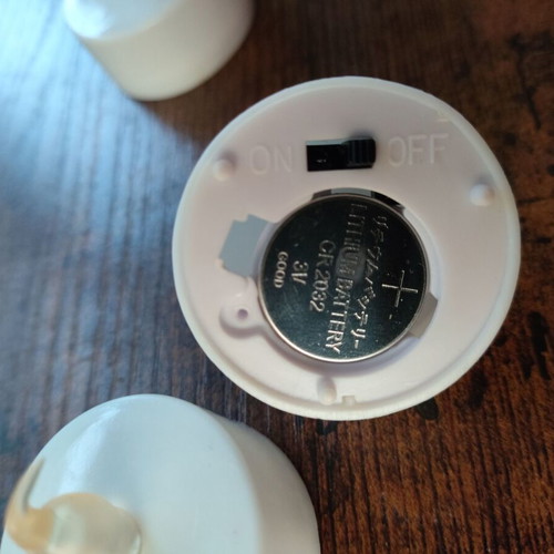 Battery-operated tealight candles, set of three, like new
