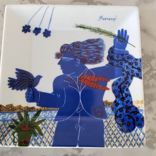 Alekos Fassianos Collectible Porcelain Plate Marichem Marigases like new