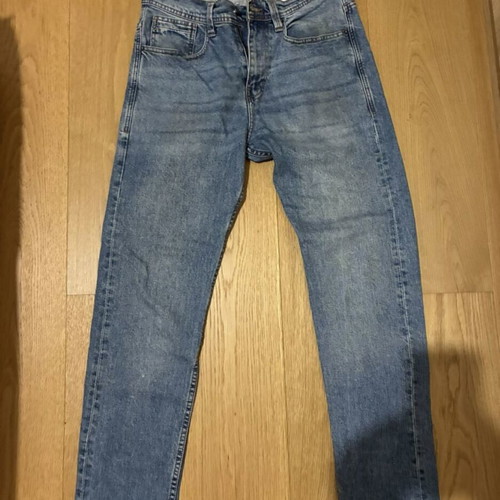 Zara jeans size 40 with small decorative tear