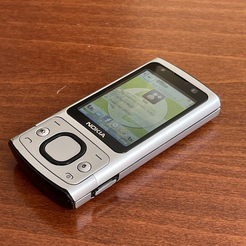Nokia 6700s phone used with metal body and original battery