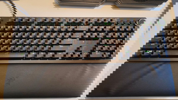 Razer Huntsman V2 Gaming Πληκτρολόγιο με Razer Linear Optical Gen2 διακόπτες και RGB (Αγγλικό US)