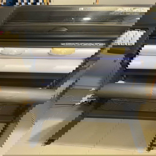 HP DesignJet 1050 c plus Плотер голям формат принтер