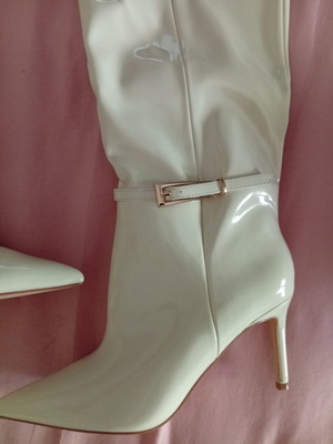 Patent leather boots cream color, new, size 38, knee-high with zipper