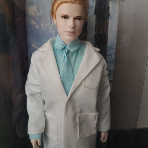 The Twilight Saga Carlisle doll new, Mattel Pink Label NRFB