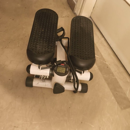 Step fitness equipment like new with hand straps and display