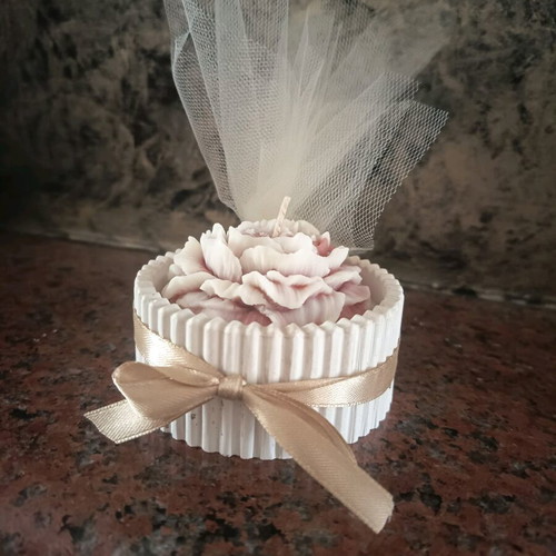 Handmade wedding favors new with scented candle in porcelain candleholder