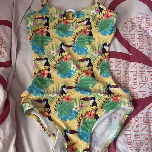 Girls' swimwear set used, 4 pieces with hat, age 8