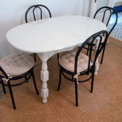 Dining table with 4 Viennese chairs like new, white, extendable