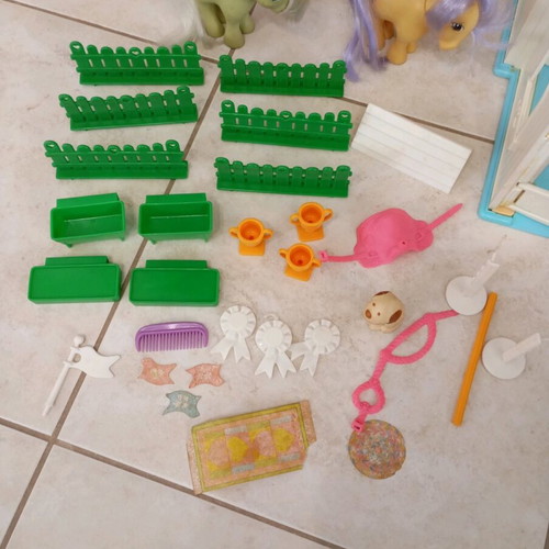 My Little Pony stable used with 2 ponies from 1984