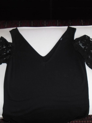 Φόρεμα μαύρο μάξι σαν καινούργιο με δαντέλα και κατ ουτς στα μανίκια M-L