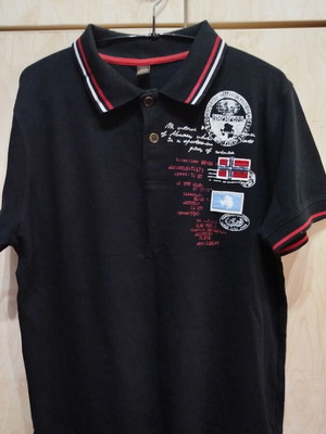 T-shirt black polo shirt medium like new with red details