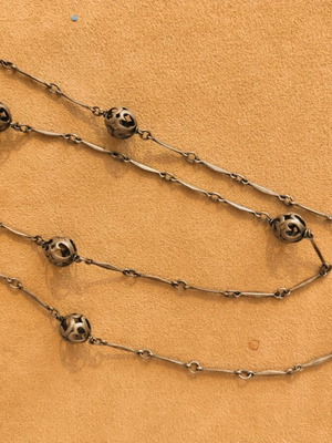 Carved silver .925 necklace vintage, like new