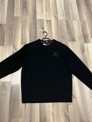 Tommy Hilfiger sweatshirt like new, size large, black