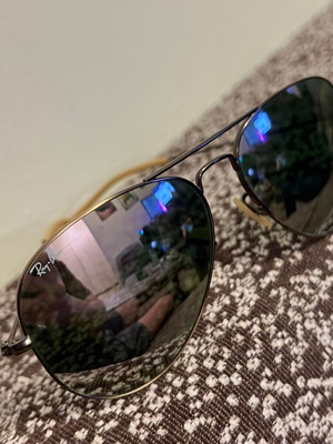 Ray Ban RB3025 Aviator Large Metal sunglasses like new, black and gold