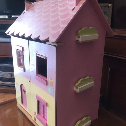 Le Toy Van Dollhouse used with furniture and wooden dolls