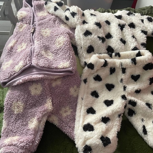 Baby clothing sets like new, floral H&M 1-2 and hearts GAP 3-6