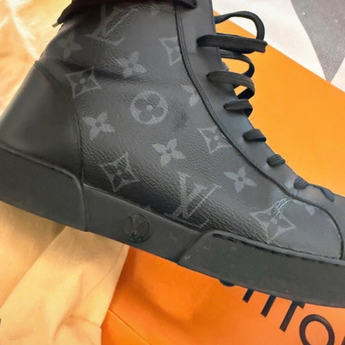 Louis Vuitton men's boots size 41.5 like new, black