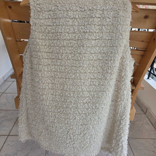 Sleeveless coat like new, lambswool style with gold and black details
