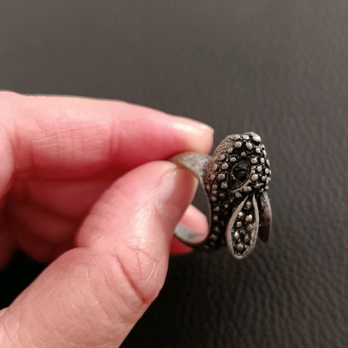 Metal bunny ring Zara like new with black zircons