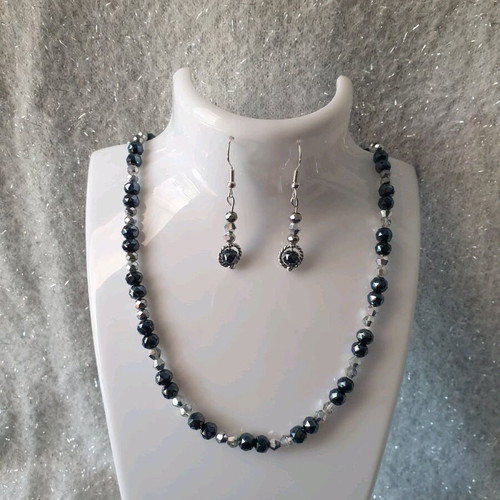 Handmade crystal beaded elegant jewelry set new, black and silver