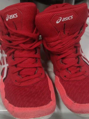Asics wrestling shoes kids like new, size 33