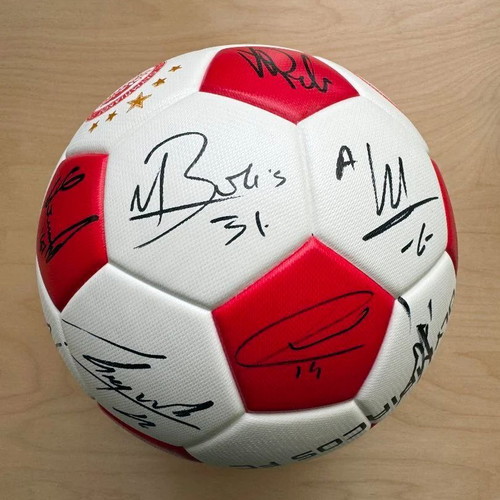 Olympiacos collectible ball with authentic player signatures 2025-2026 new