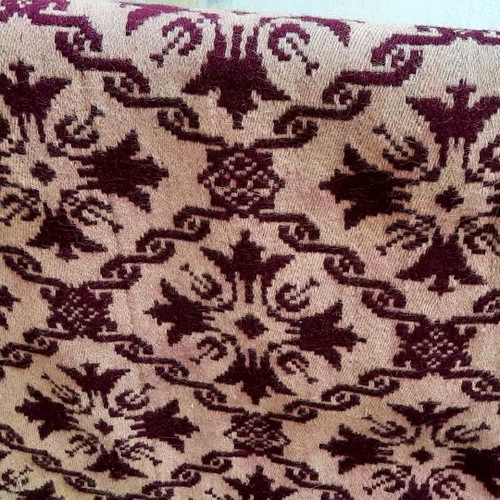 Gianniotiko woven rug used 2.5 x 3.5 meters