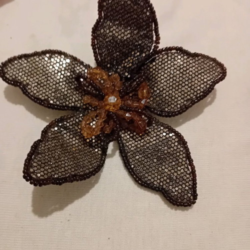 Flower pin new, brown