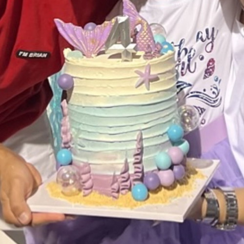 Cake accessories with mermaid tail theme like new