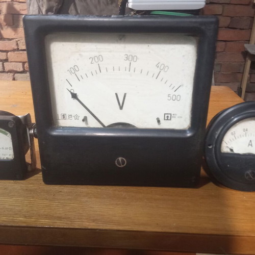 Analog panel mount voltmeter BDS 4380 1952, bakelite