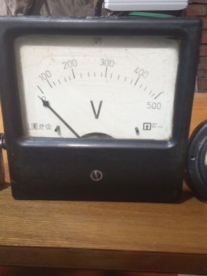 Analog panel mount voltmeter BDS 4380 1952, bakelite