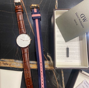 Часовник Daniel Wellington с каишки
