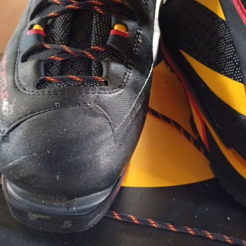 La Sportiva Trango Tower Extreme GTX hiking boots size 44, black yellow